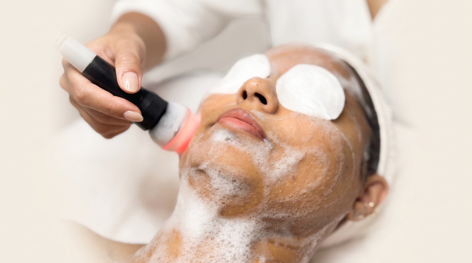 Oxygen facial at CHANRI Clinic