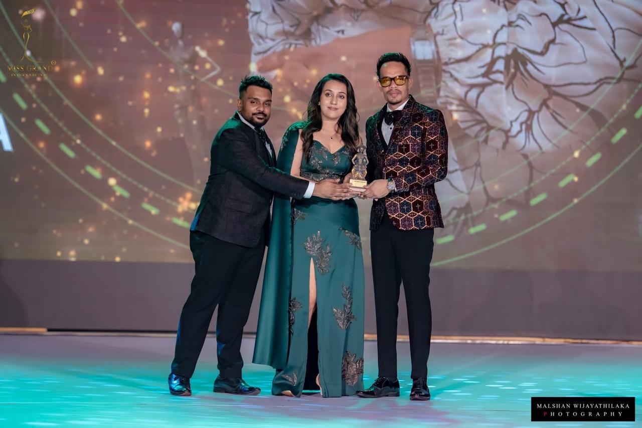Award presentation on stage at Miss Grand Sri Lanka 2025